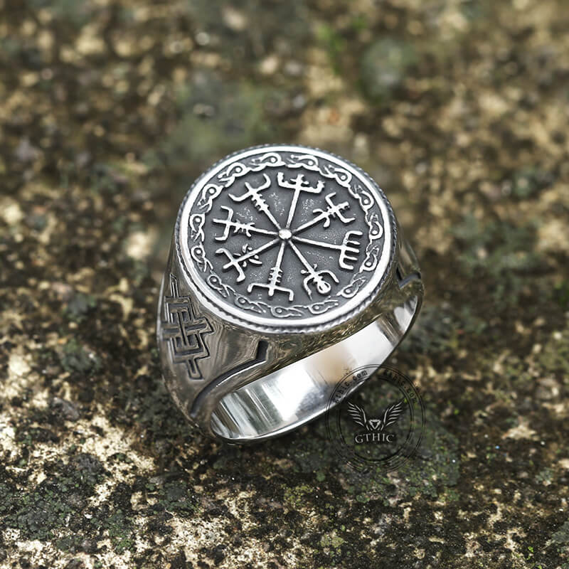 Anillo de acero inoxidable con nudo celta Vegvisir