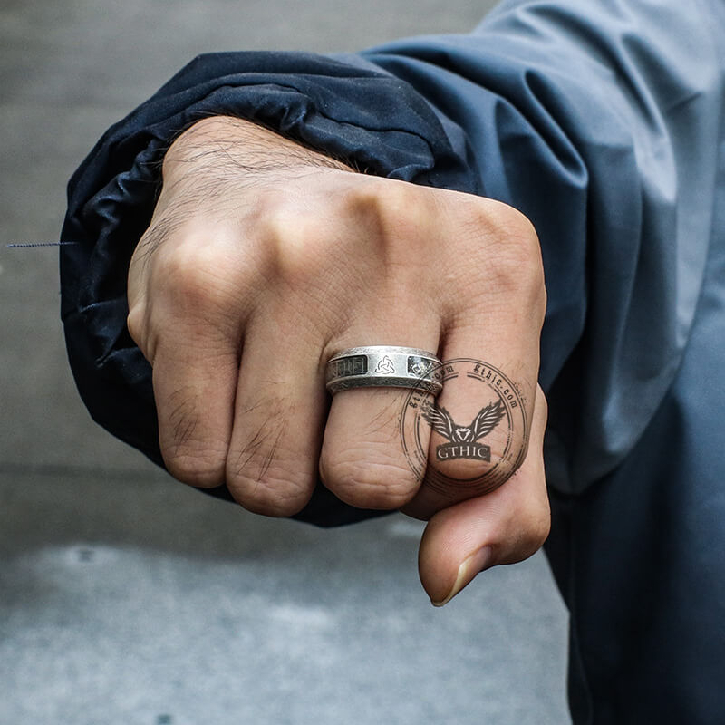 Anillo de acero inoxidable con runas y nudos celtas vikingos