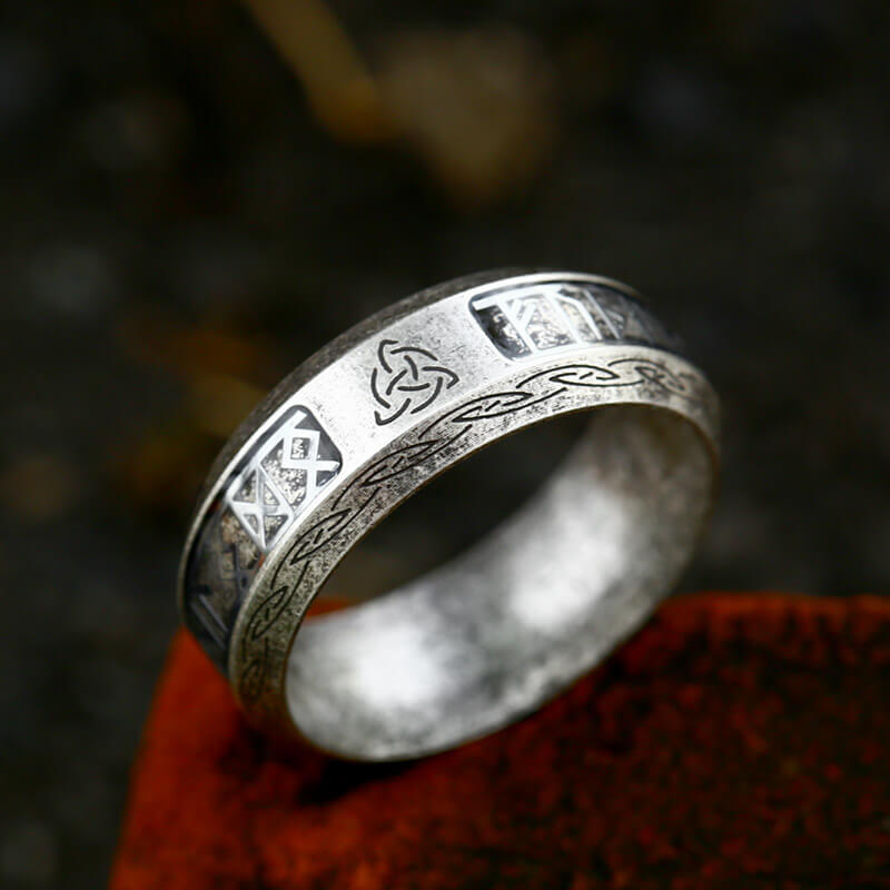 Anillo de acero inoxidable con runas y nudos celtas vikingos