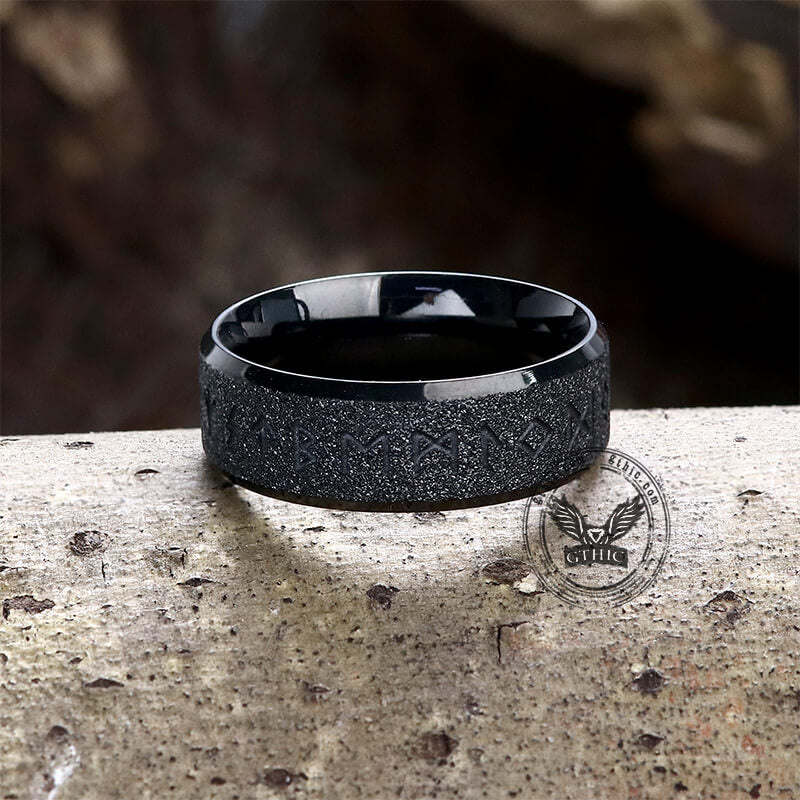 Anillo de acero inoxidable esmerilado con runas vikingas