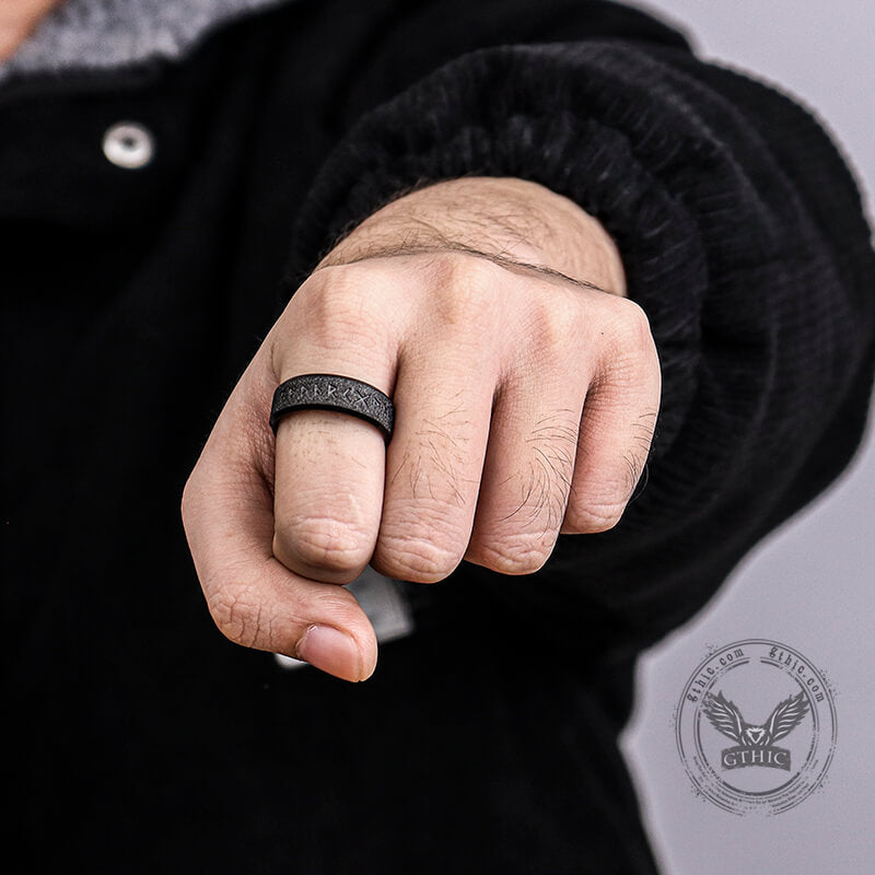 Anillo de acero inoxidable esmerilado con runas vikingas