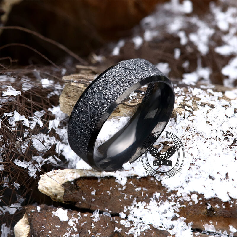 Anillo de acero inoxidable esmerilado con runas vikingas