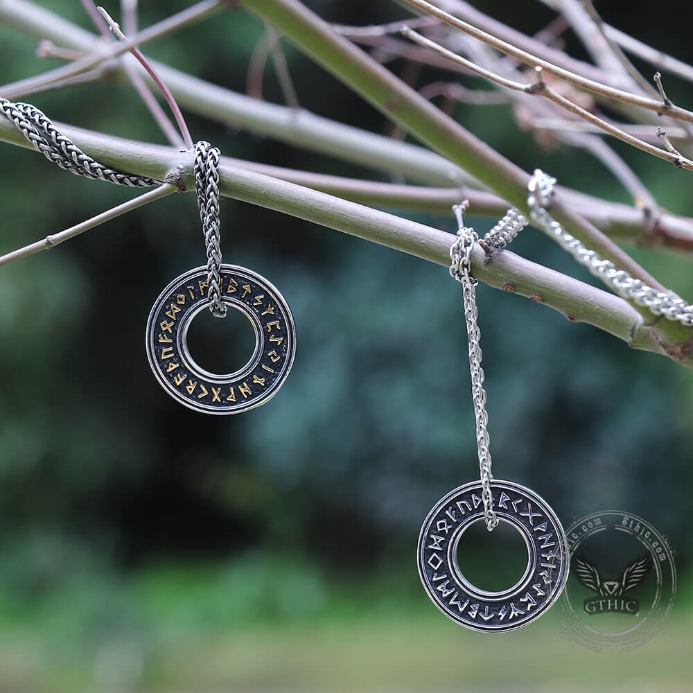 Colgante de acero inoxidable con runas vikingas