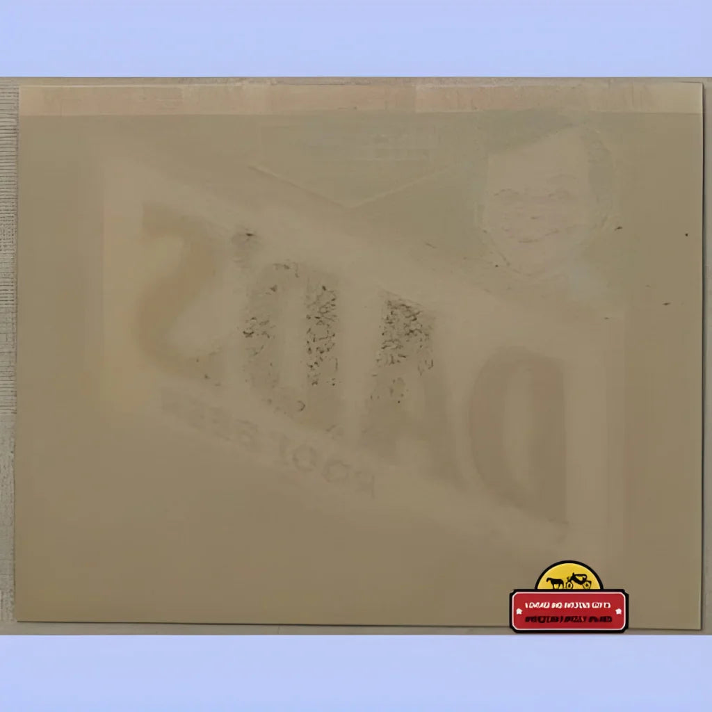 Vintage Dad's Root Beer Label Brings 1960s Chicago to Life