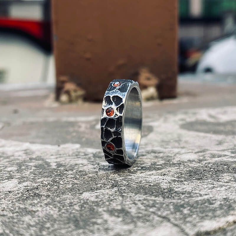 Vintage Hammer Pattern Zircon Inlaid Stainless Steel Ring