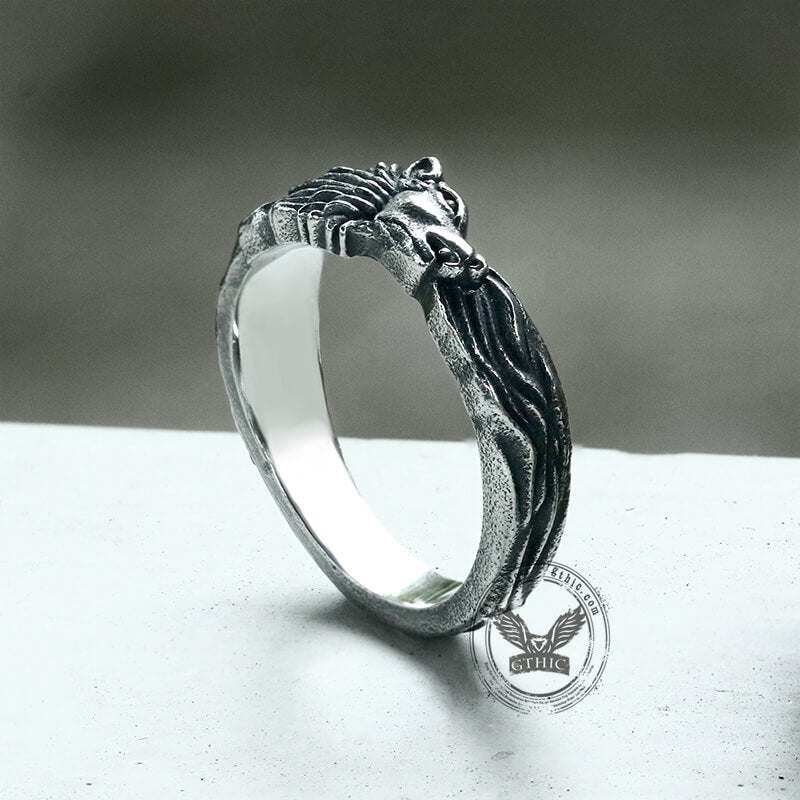 Anillo de acero inoxidable con la palabra "lealtad del lobo"