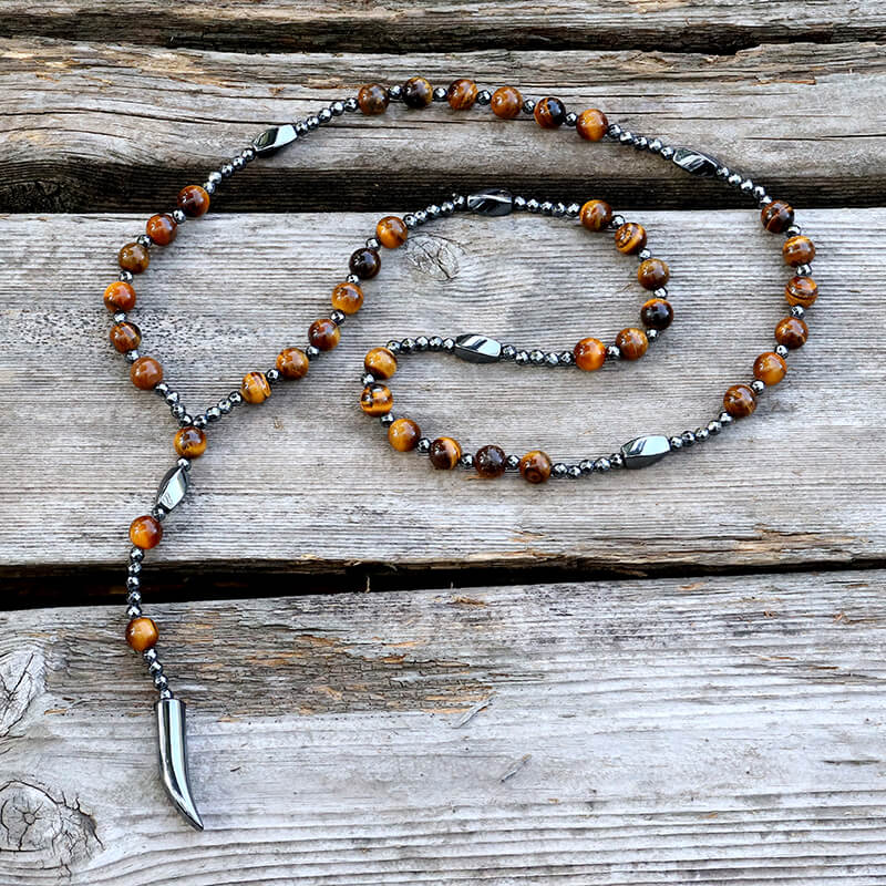 Collar de cuentas de piedra de diente de lobo