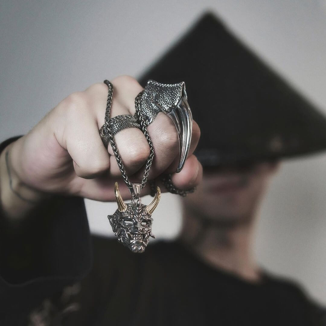 Colgante de acero inoxidable Yokai Oni