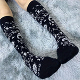 Calcetines hasta la rodilla con estampado de letras y sol de dibujos animados, cómodos y combinables, medias y calcetería para mujer
