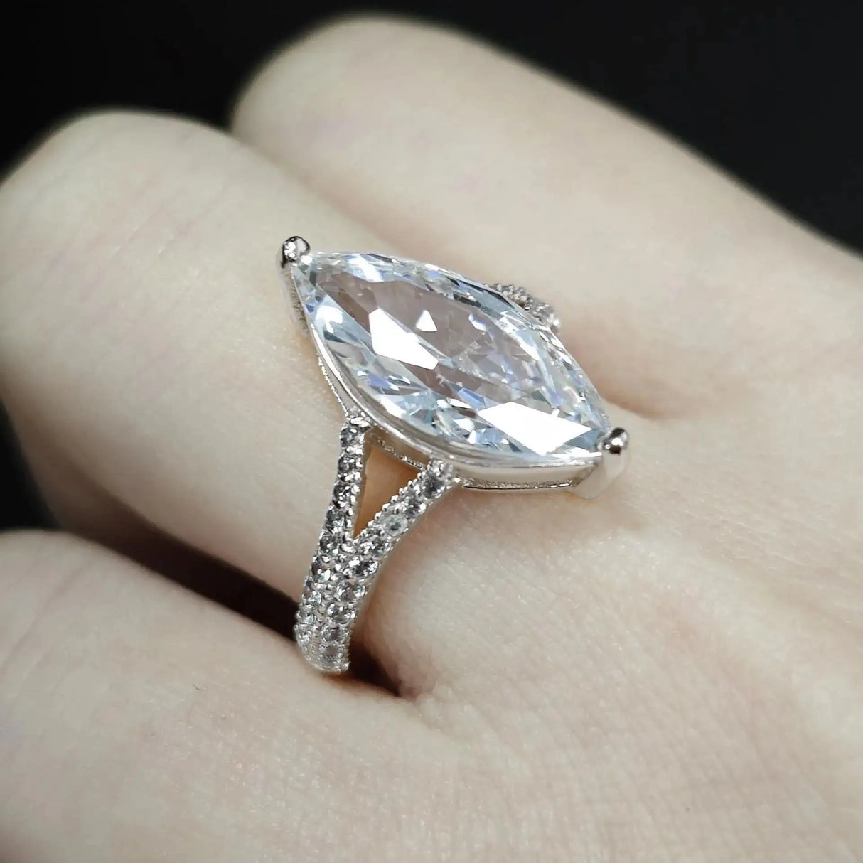Diamond-studded Ring Women's Design Water Drop Pear Shape - Lootquake