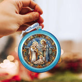 Una reunión bendita - Adorno de cristal con forma de bola de la Natividad de la Sagrada Familia de G. Debrekht - Decoración navideña - 73567C