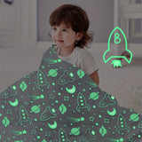 1 manta espacial vibrante que brilla en la oscuridad - Franela suave para ropa de cama infantil - Acogedora decoración para sofá cama y sala de estar con diseño de cielo estrellado - Regalo de cumpleaños perfecto para niños y niñas