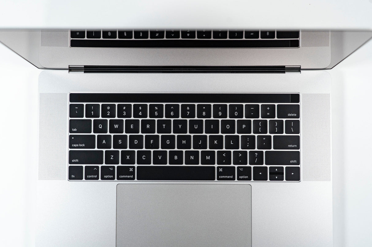 2016 Apple MacBook Pro 15-inch i7 2.9GHz 16GB RAM 512GB SSD | Radeon Pro 460