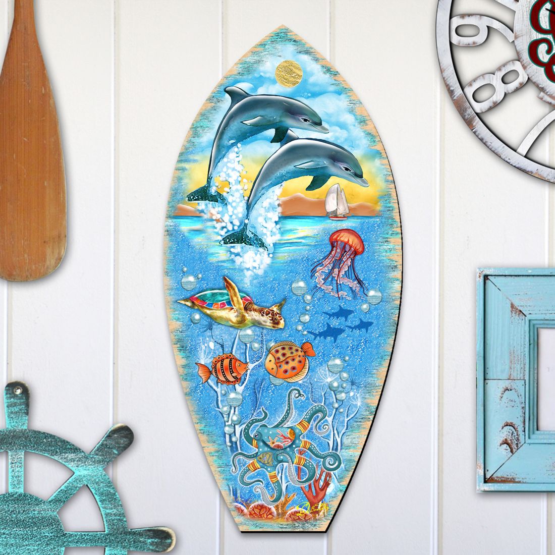 Tabla de surf con criaturas marinas para puerta, decoración de G. DeBrekht - Decoración costera navideña - 8198522-3H