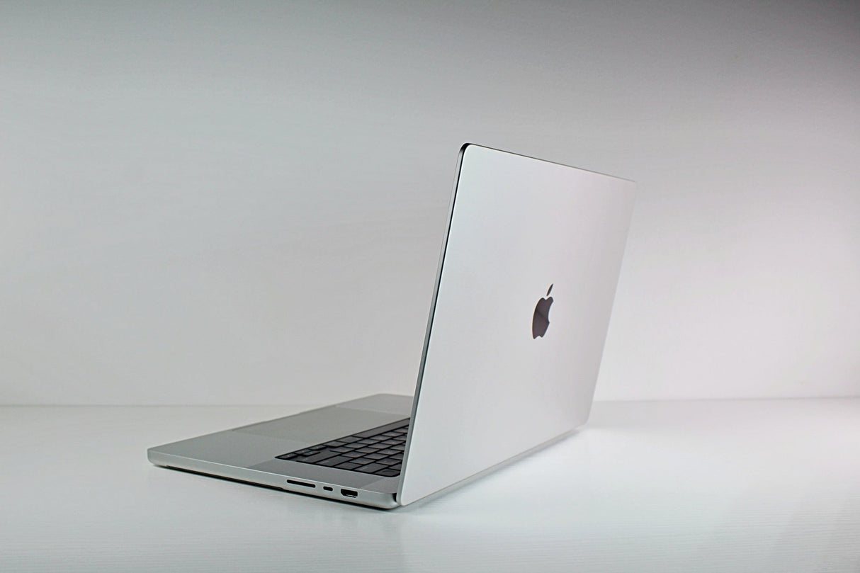 2021 Apple MacBook Pro 16-inch – M1 Max 32-Core GPU 64GB RAM 4TB SSD | Excellent