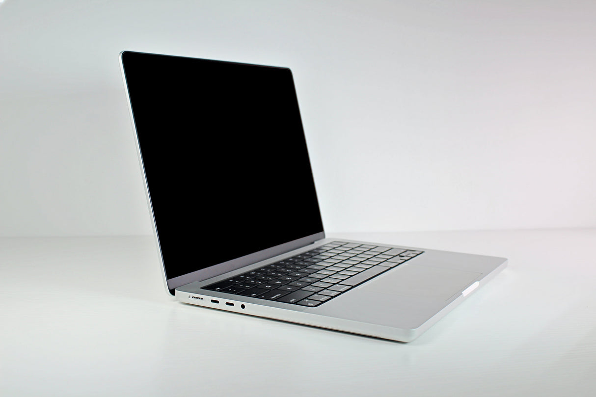 2021 Apple MacBook Pro 14-inch M1 Pro – 14-Core GPU 32GB RAM 2TB SSD Silver | Excellent