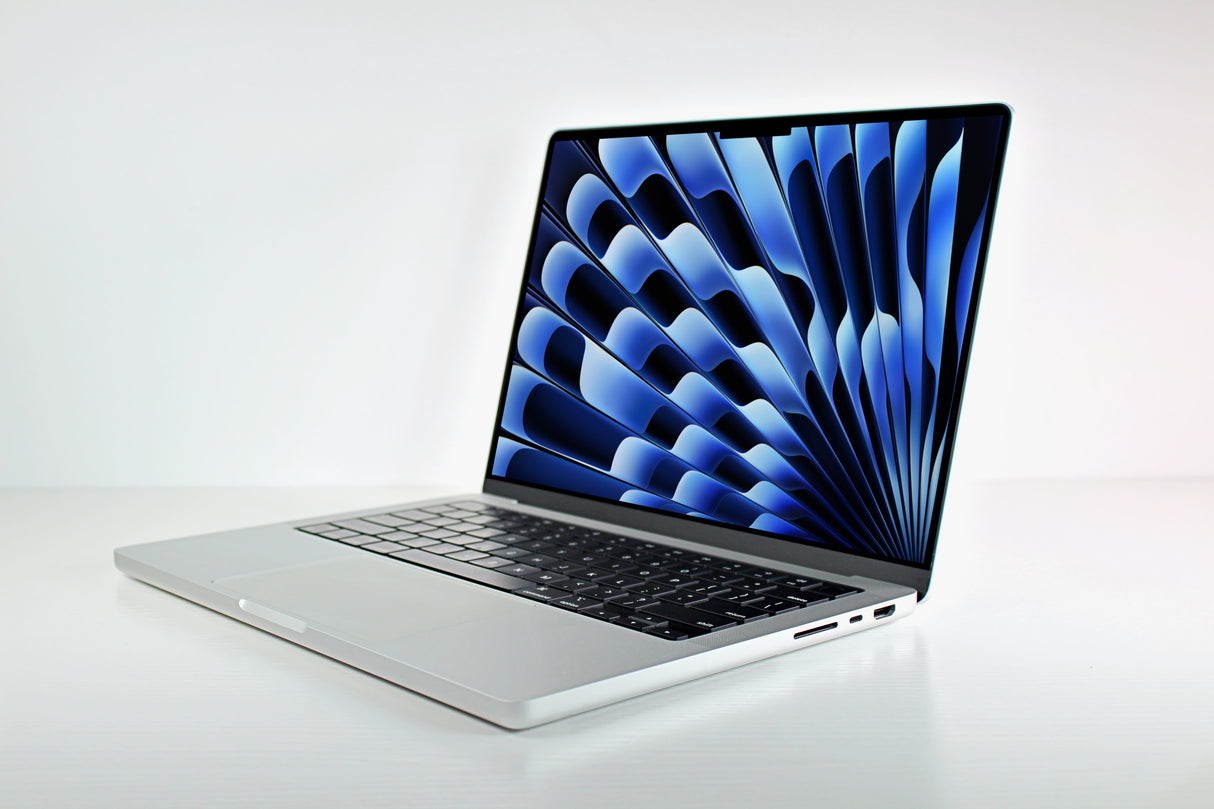 2021 Apple MacBook Pro 14-inch M1 Pro – 14-Core GPU 32GB RAM 2TB SSD Silver | Excellent