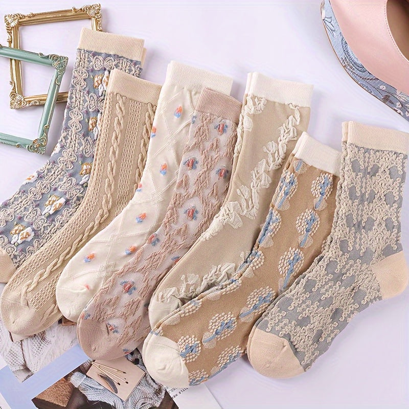9 pares de elegantes calcetines de tubo medio con estampado floral. Tejido suave y transpirable. Ideales para ocasiones informales y elegantes.