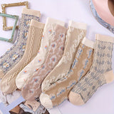 9 pares de elegantes calcetines de tubo medio con estampado floral. Tejido suave y transpirable. Ideales para ocasiones informales y elegantes.