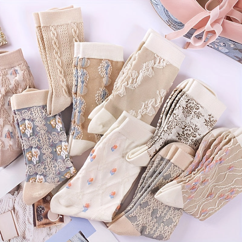 9 pares de elegantes calcetines de tubo medio con estampado floral. Tejido suave y transpirable. Ideales para ocasiones informales y elegantes.