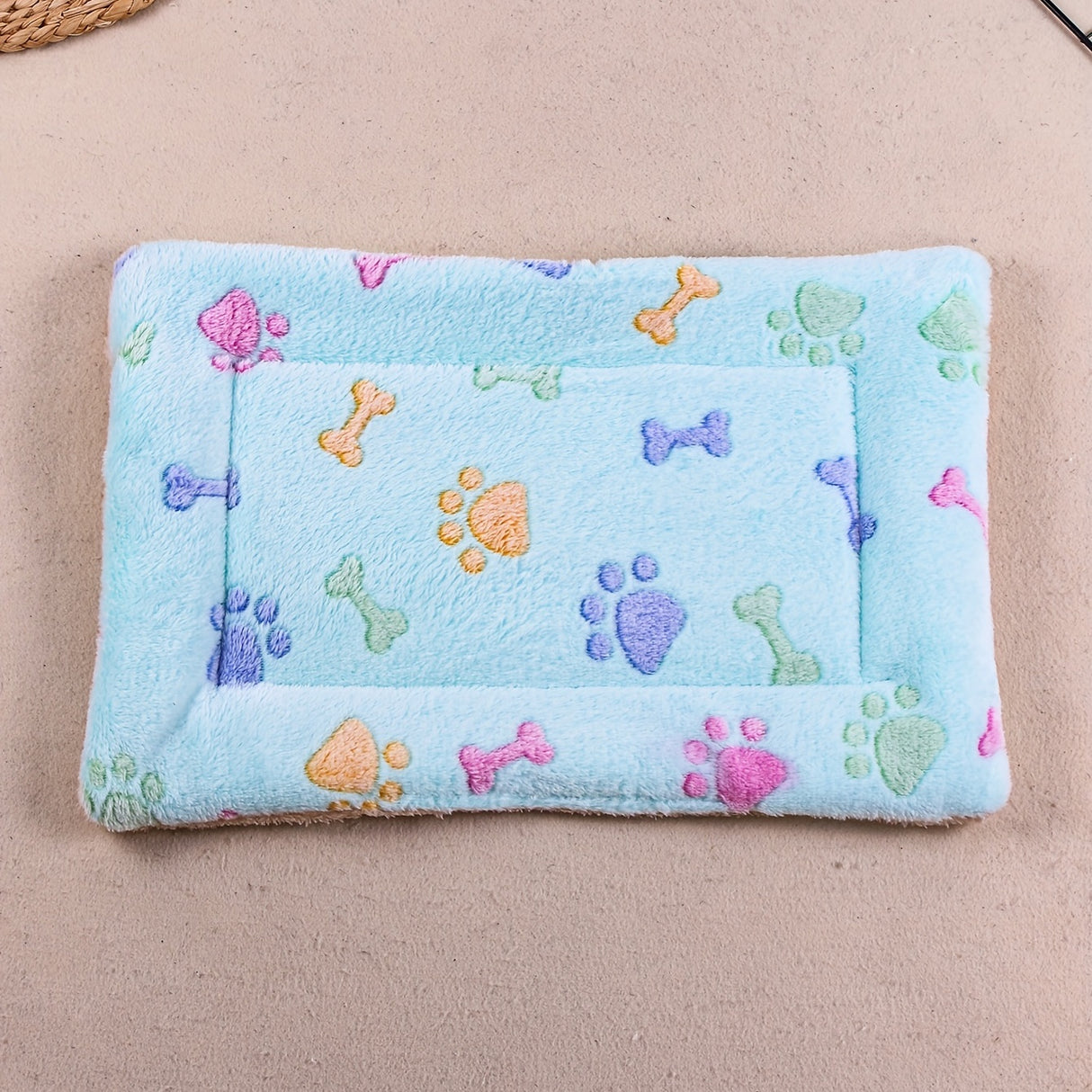 Manta rectangular para mascotas, resistente a la suciedad y para todas las estaciones - Cómoda cama con estampado de pata de perro y corazón (1 unidad)