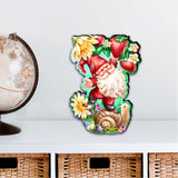 Decoración navideña para puerta con un dulce gnomo de verano de D. Gelsinger - Decoración navideña - 8461062H-DG