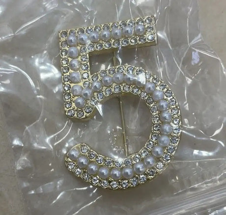 Korean Version Of Xiaoxiangfeng Digital 5 Shiny Brooch - Lootquake
