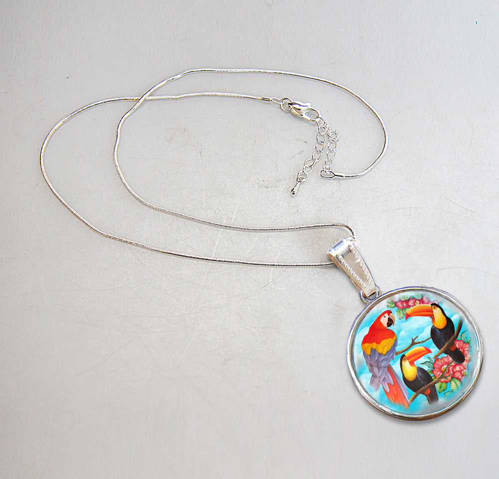 Collar con colgante de tucán bañado en plata y nácar - 44041