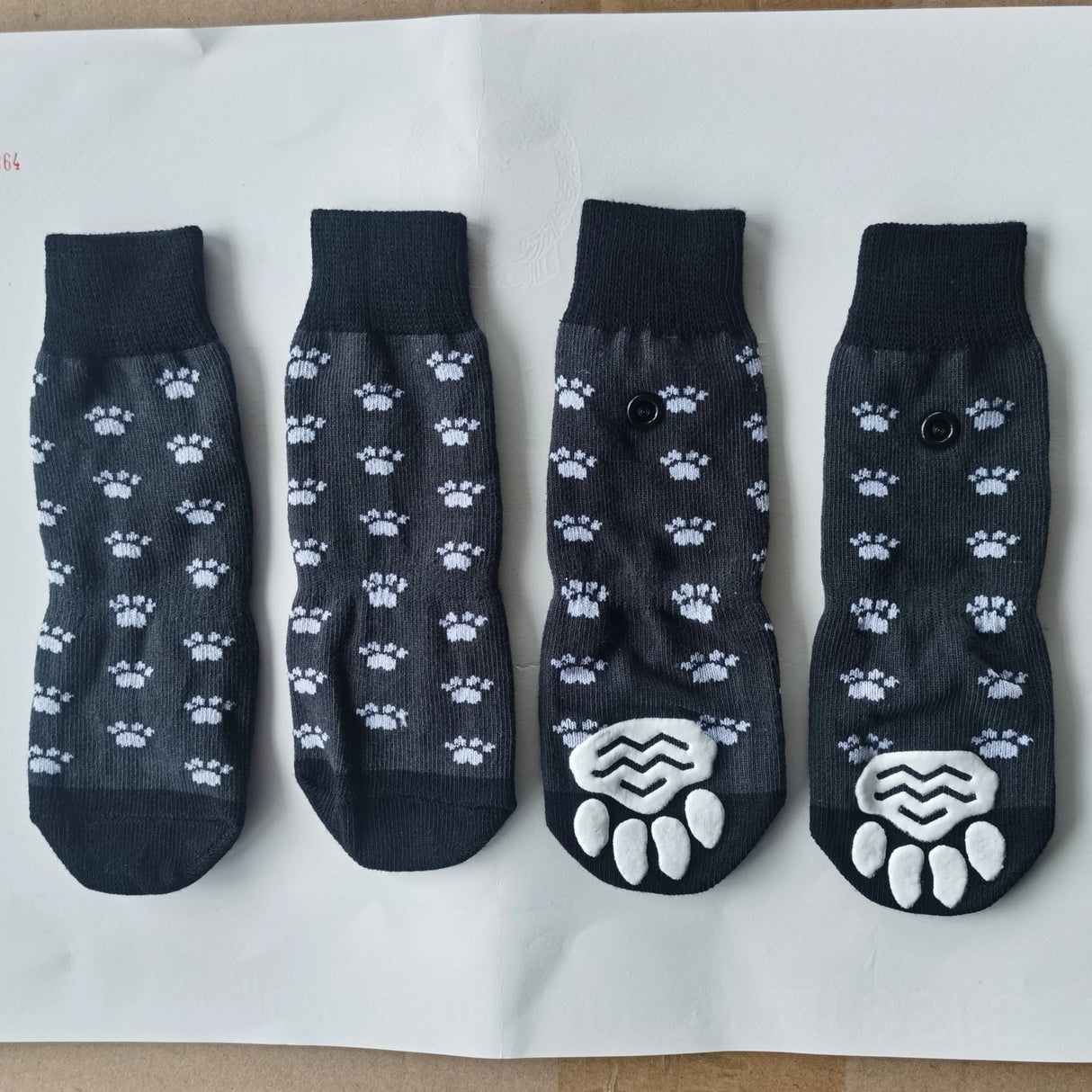 Lot de 4 chaussettes antidérapantes pour chien avec semelles antidérapantes - Chaussures de protection pour animaux de compagnie - Idéales pour les activités à la maison
