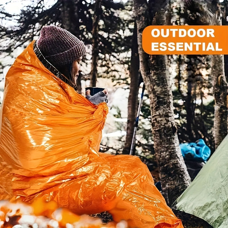 Sacos de dormir ligeros (1 o 2 unidades), mantas y equipo para senderismo y acampada al aire libre.