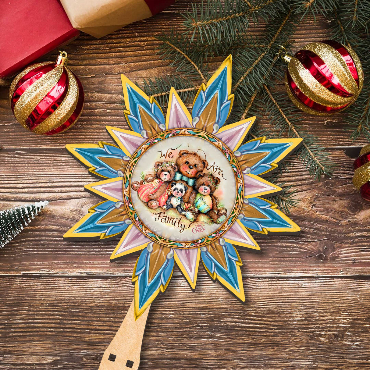 Adorno de madera para la punta del árbol de Navidad "Somos la Familia", de Jamie Mills-Price - Decoración navideña - 89520-MP