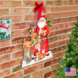 Decoración navideña de Papá Noel con un toque de escarcha y bosque, de Susan Winget.