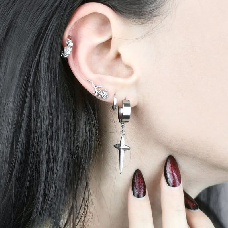 Pendientes de aro de acero inoxidable con estrella de 4 puntas