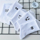 5 pares de calcetines deportivos con estampado de dibujos animados para hombre, de mezcla de algodón transpirable, cómodos y casuales, unisex, para uso en exteriores y en cualquier temporada.