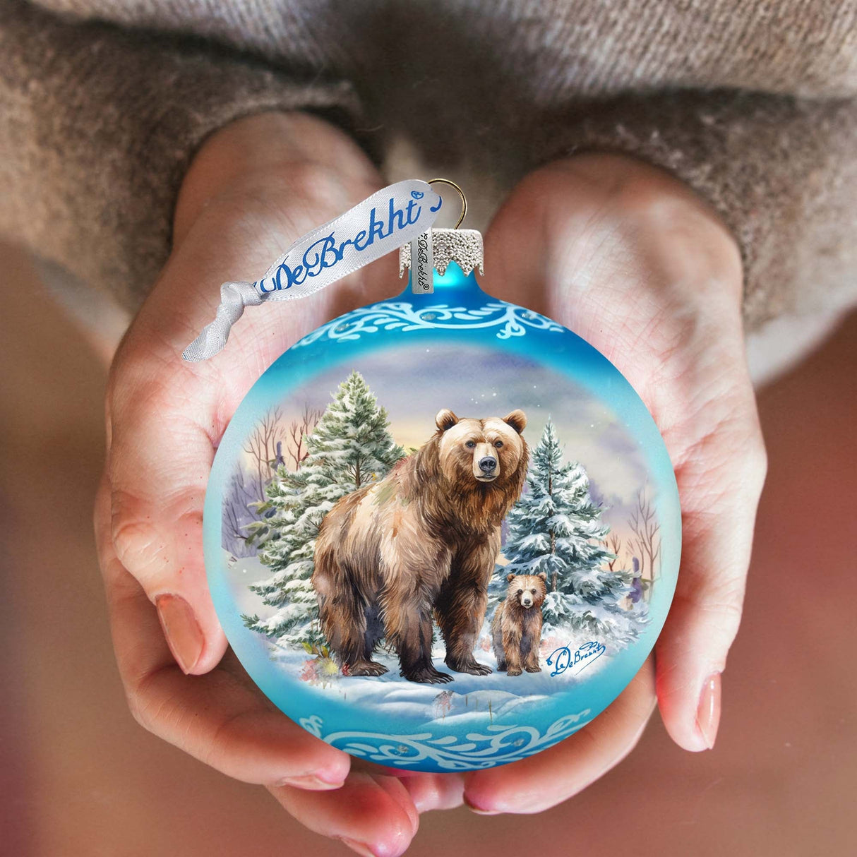 Amor para todas las estaciones: Adorno de cristal con forma de bola de oso grizzly de G. Debrekht - Decoración navideña con animales salvajes - 73382