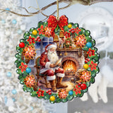 Adornos de madera con forma de corona de Papá Noel junto a la chimenea de G. Debrekht - Decoración navideña con muñeco de nieve de Papá Noel - 8611089-2