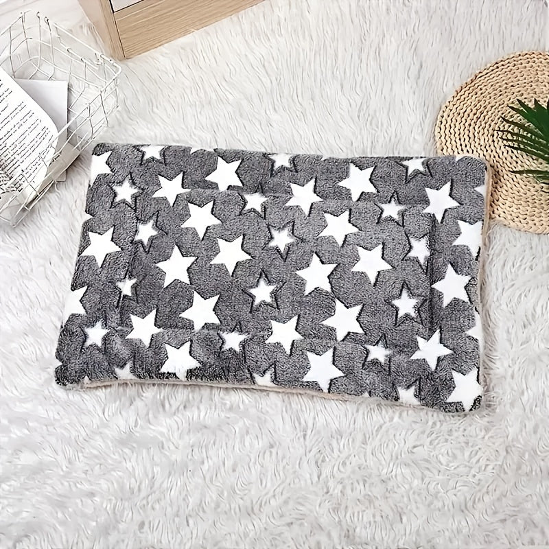 Tapis d'hiver chaud pour animaux de compagnie - Tapis carré doux et épais avec motif étoile, garnissage en fibre de polyester, adapté aux chiens de très petite et grande taille - Couverture isolante pour chat et chien, pour chenil et usage domestique