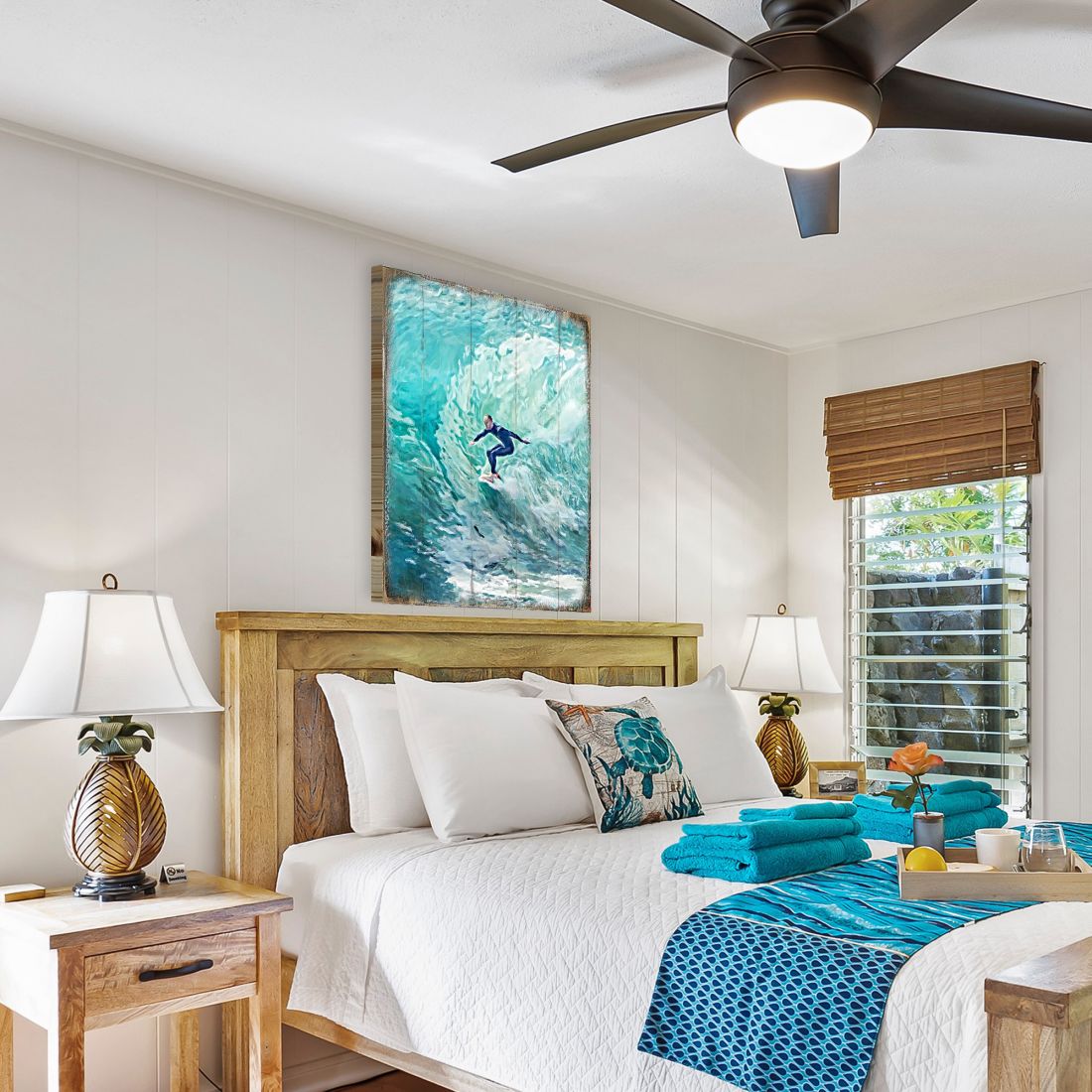 Arte de pared costero de madera Sophronia Surfer de Nature Wonders - Decoración costera con vida marina - 95227B