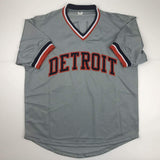Camiseta de béisbol gris de Detroit autografiada/firmada por Cecil Fielder (JSA COA)