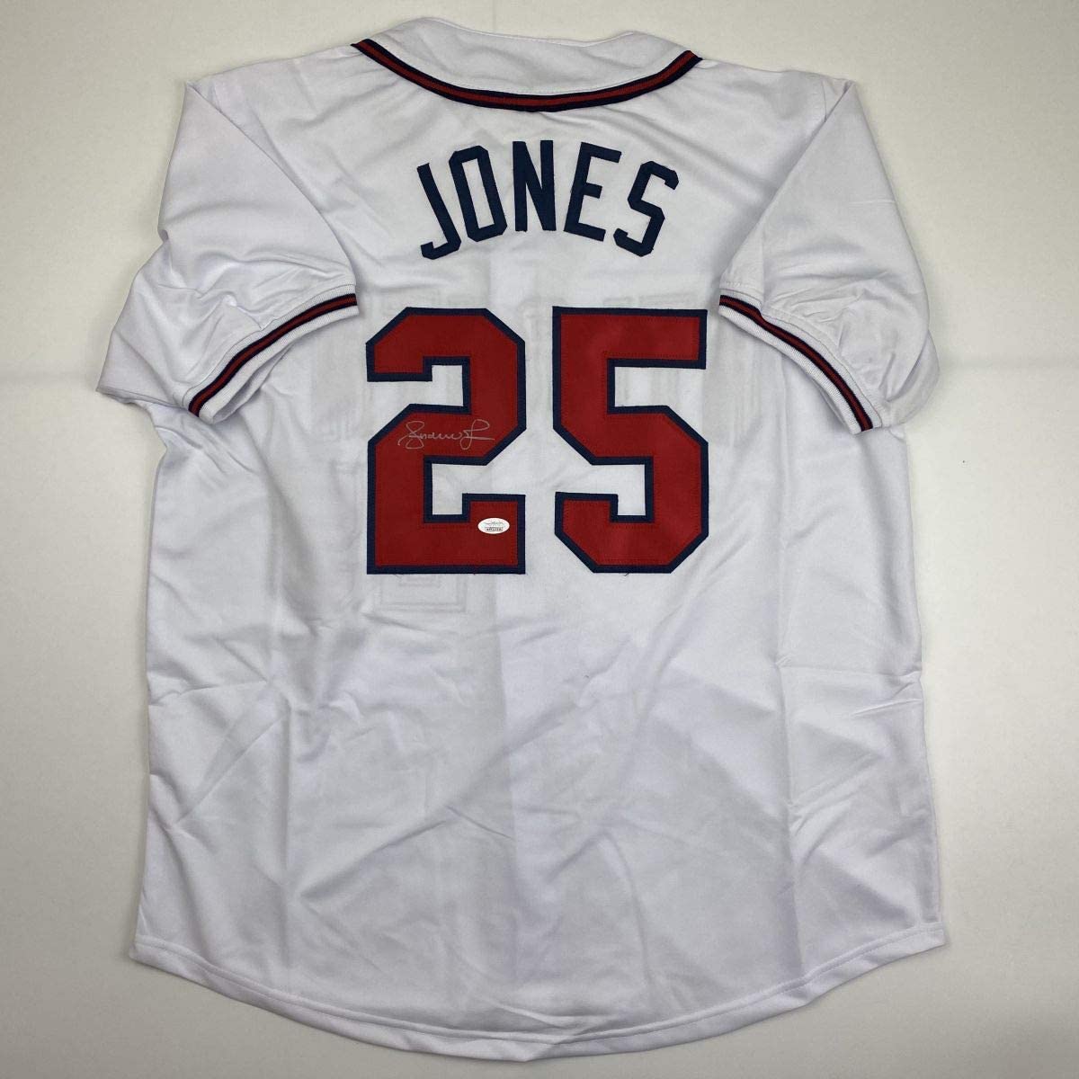 Camiseta de béisbol blanca de Atlanta autografiada/firmada por Andruw Jones (JSA COA)