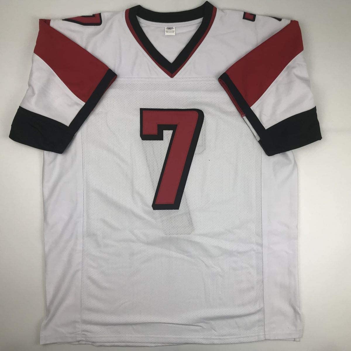 Camiseta de fútbol blanca de Atlanta autografiada/firmada de Michael Mike Vick. PSA/CÓDIGO DE ADN.