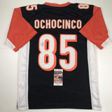 Camiseta de fútbol americano negra de Cincinnati autografiada/firmada por Chad Ochocinco (Johnson) JSA COA