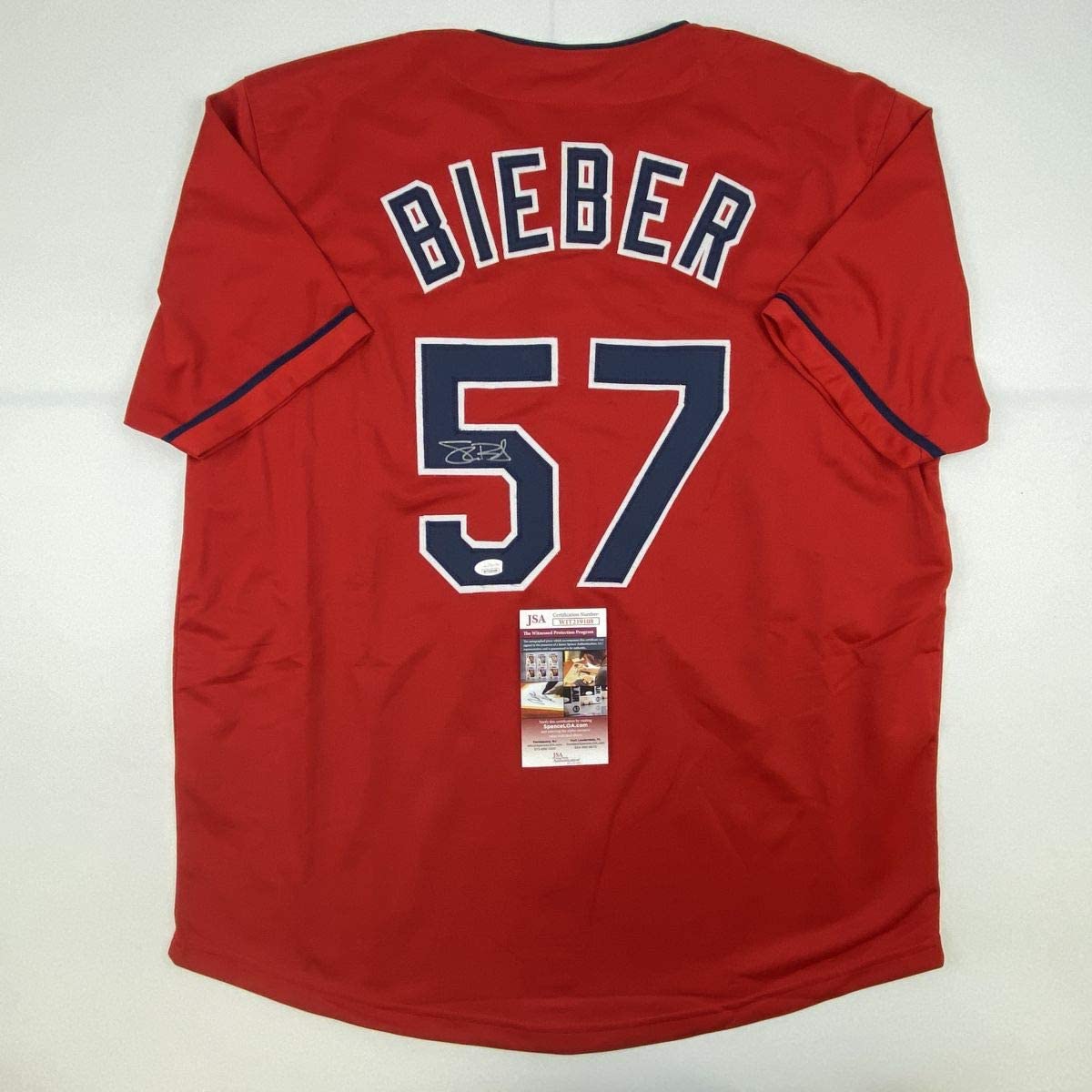 Camiseta de béisbol roja de Cleveland de Shane Bieber autografiada/firmada JSA COA