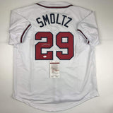 Camiseta de béisbol blanca de Atlanta autografiada/firmada por John Smoltz (JSA COA)