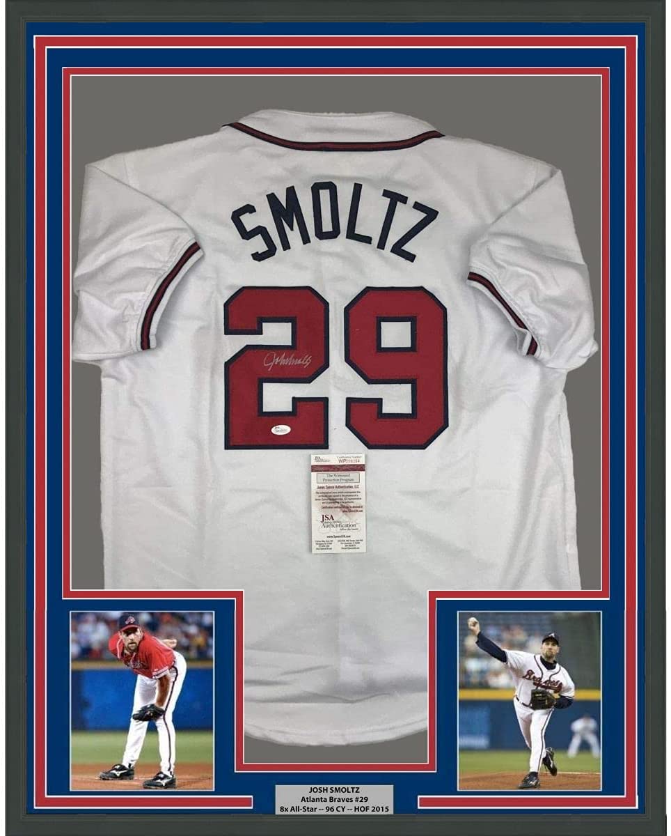Camiseta de béisbol blanca de Atlanta, enmarcada, autografiada y firmada por John Smoltz, 35 x 39, JSA COA