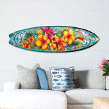 Arte mural costero con tabla de surf y flores hawaianas de G. DeBrekht - Decoración navideña costera - 8490121HS