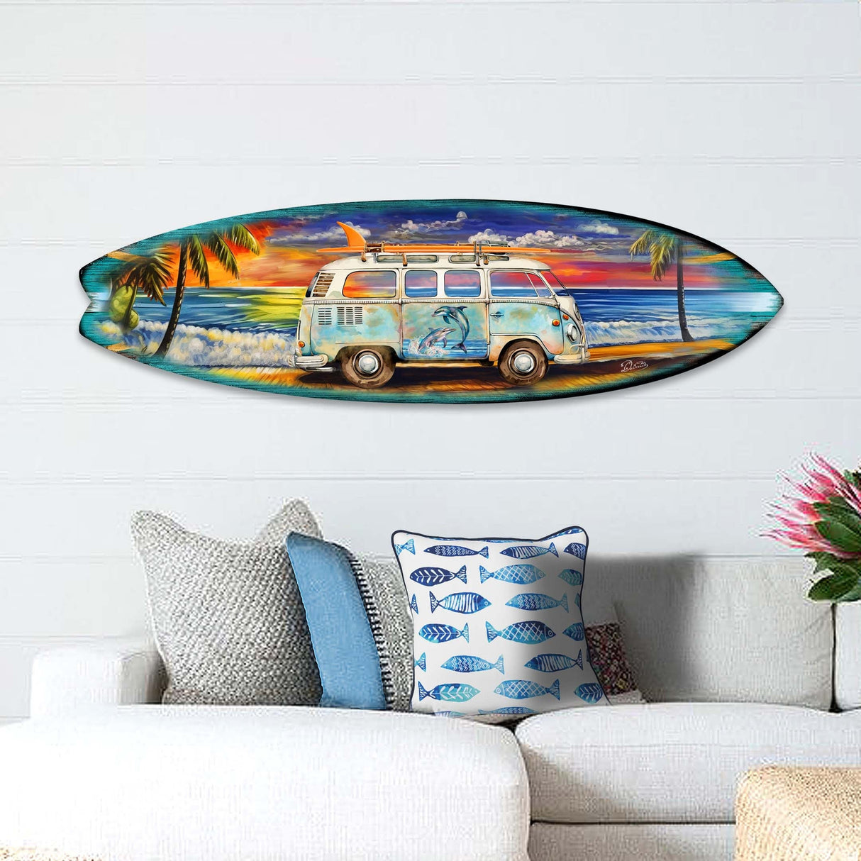 Surf Van en la playa, tabla de surf, arte mural costero de G. DeBrekht - Decoración navideña costera - 8490120HS