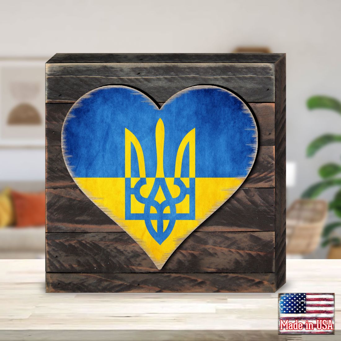 Arte mural de madera con la bandera de Ucrania y un corazón de tridente - Decoración internacional - 8187123B
