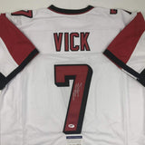 Camiseta de fútbol blanca de Atlanta autografiada/firmada de Michael Mike Vick. PSA/CÓDIGO DE ADN.