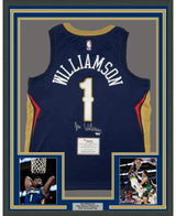 Camiseta de baloncesto Nike Swingman azul de los New Orleans Pelicans, enmarcada, autografiada y firmada por Zion Williamson, 35 x 39, Fanatics COA